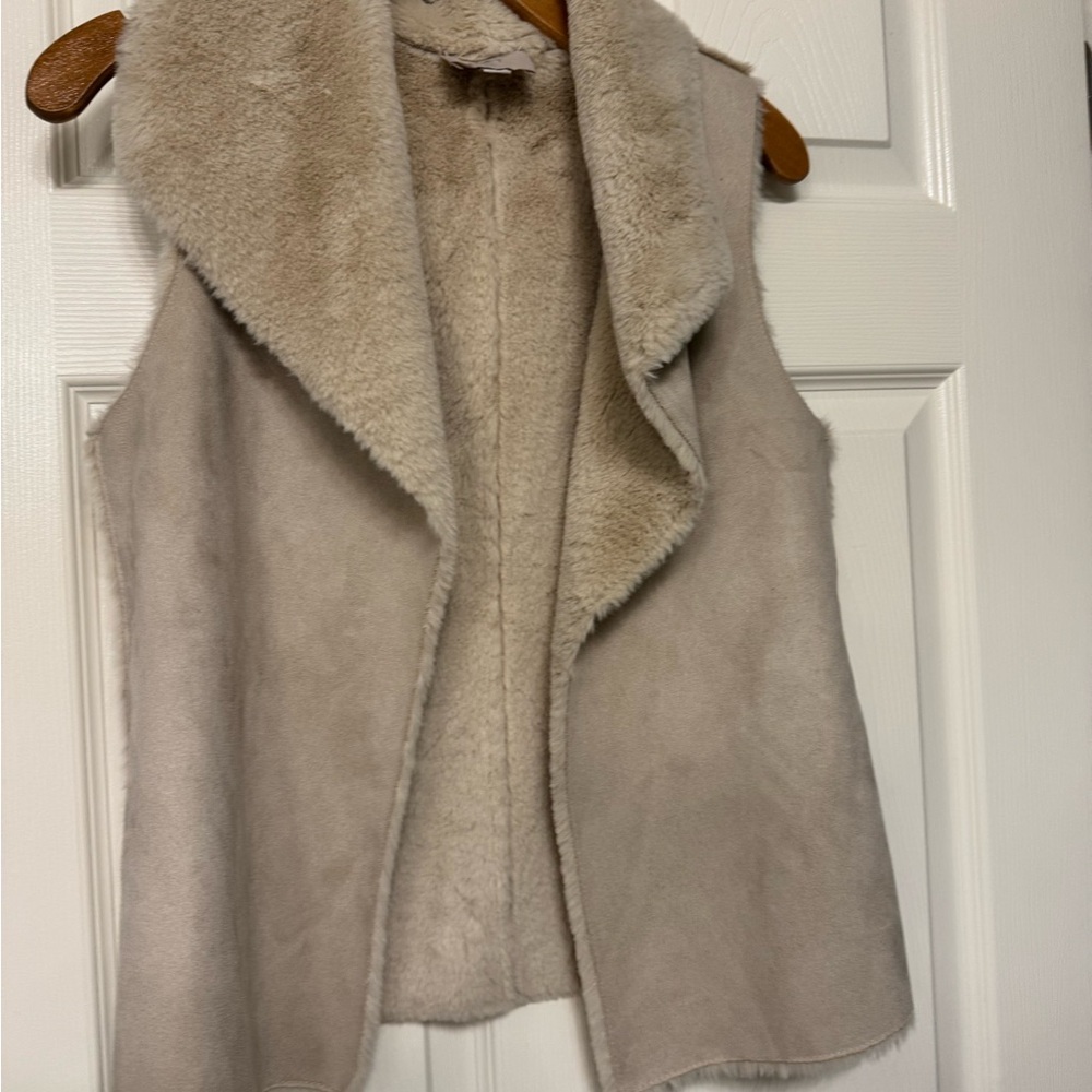 LOFT Light Tan Faux Fur Vest - Picture 1 of 7